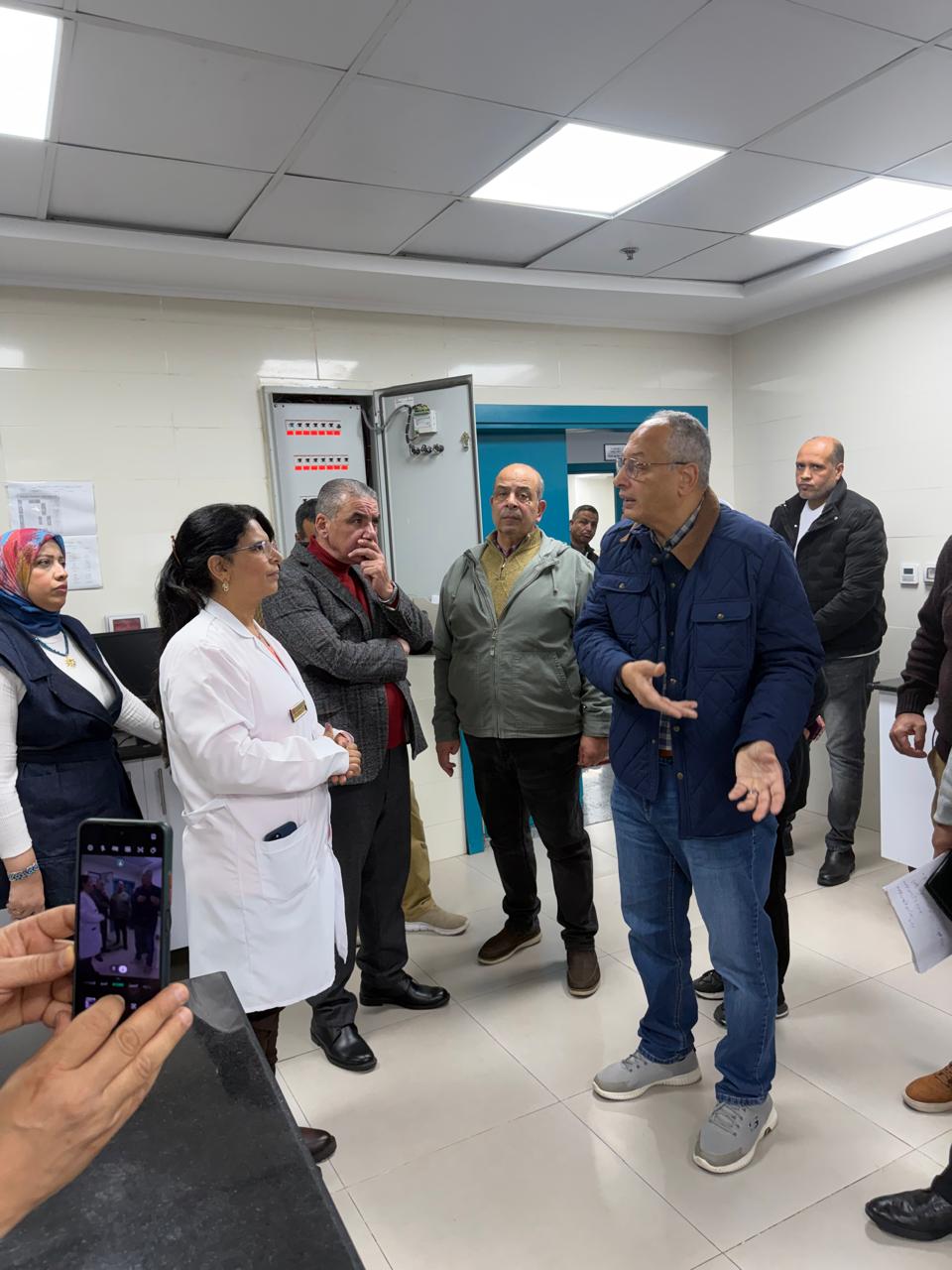 رئيس هيئة الرقابة على الصادرات والواردات يتفقد معامل ميناء الدخيلة ويشيد بجهود الفاحصين في تسريع الإفراج الجمركي.