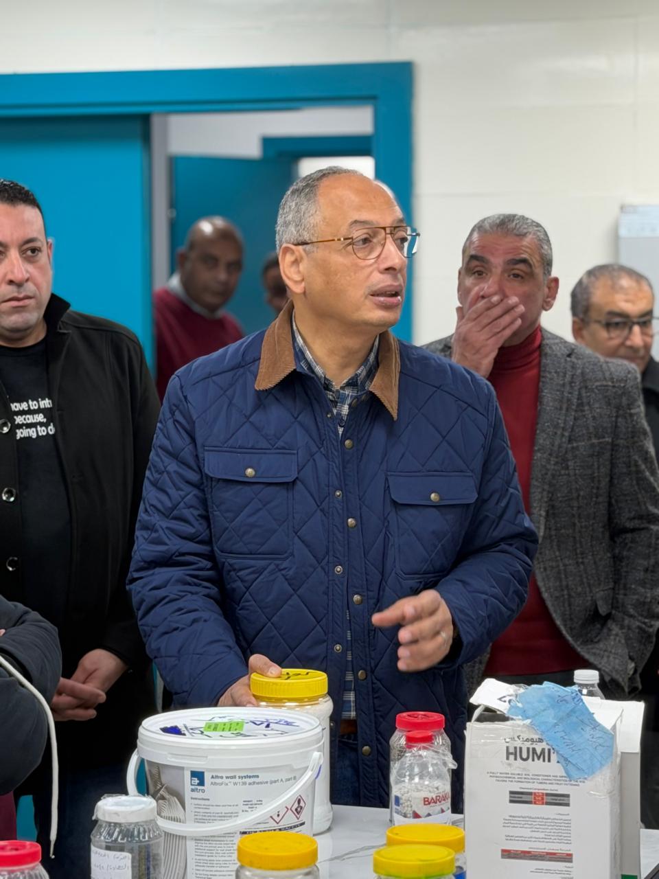 رئيس هيئة الرقابة على الصادرات والواردات يتفقد معامل ميناء الدخيلة ويشيد بجهود الفاحصين في تسريع الإفراج الجمركي.