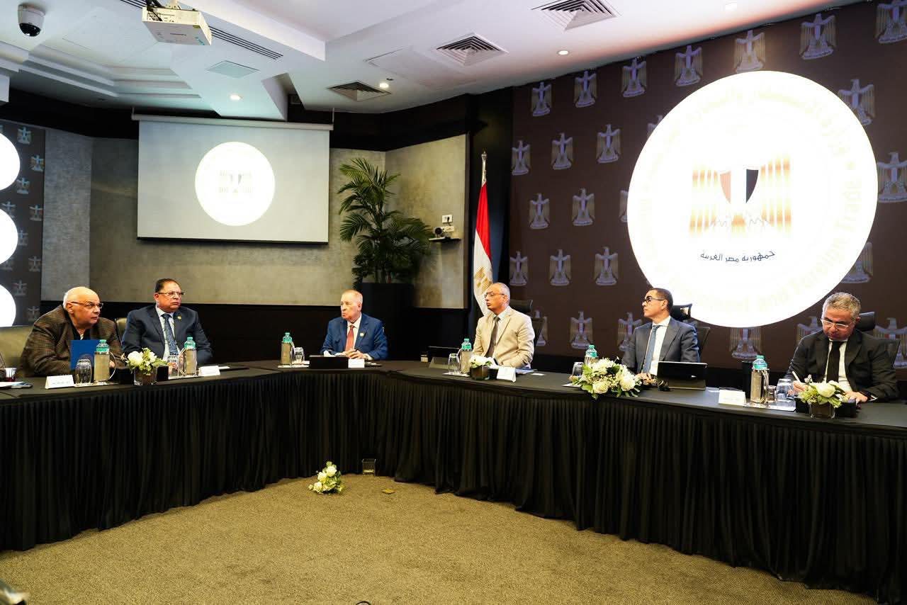 Le Ministre de l'Investissement et du Commerce extérieur rencontre les membres de l'Union des investisseurs et passe en revu les visions et les propositions visant à renforcer  l'investissement locale.