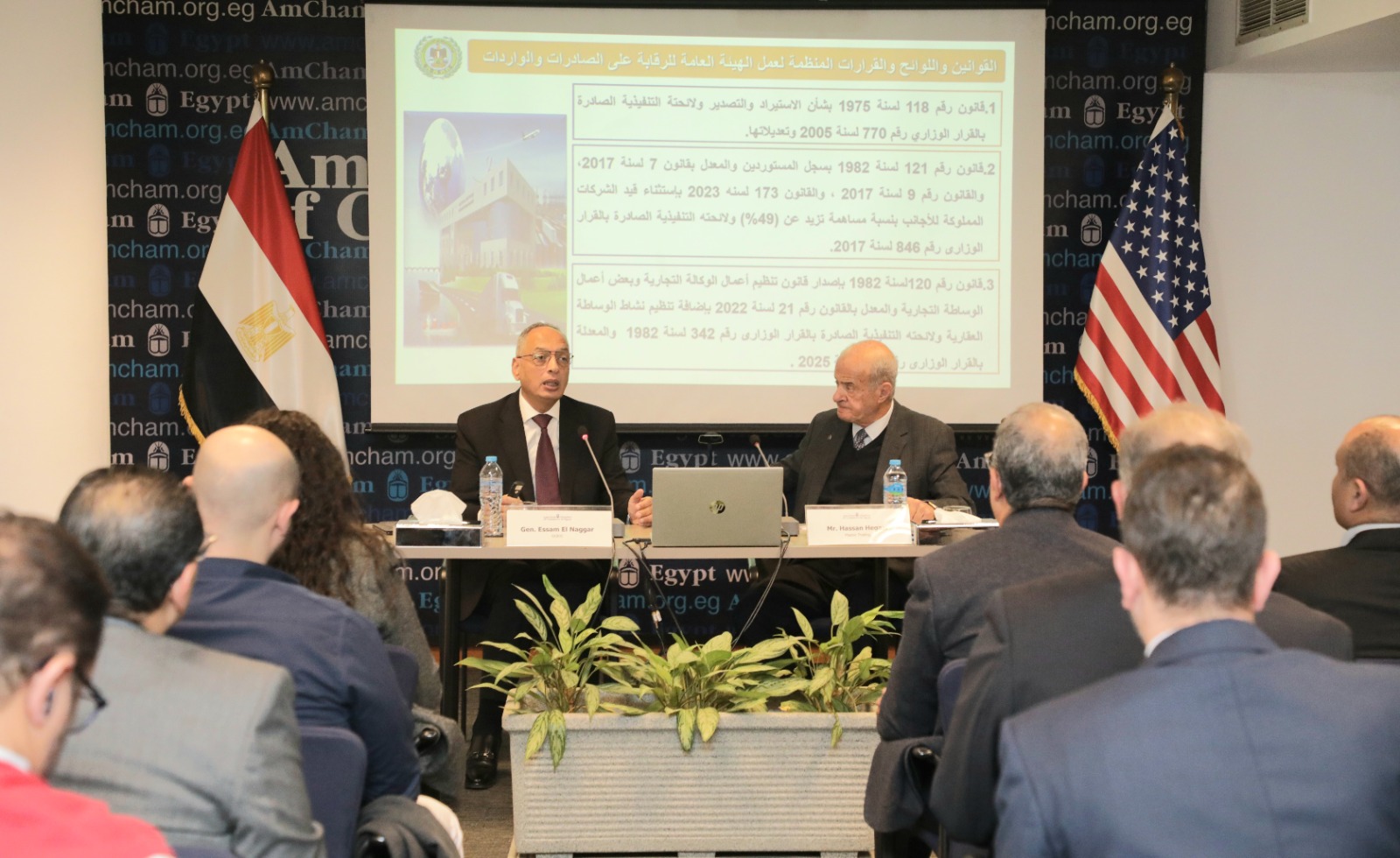 المهندس عصام النجار يلتقي أعضاء الغرفة التجارية الأمريكية بمصر في جلسة نظمتها لجنة الجمارك والضرائب ، لمناقشة جهود الهيئة فيما يتعلق بتيسير حركة التجارة وتشجيع الصادرات المصرية وإزالة أي عقبات قد تعترض توسيع نطاق الصادرات المصرية.