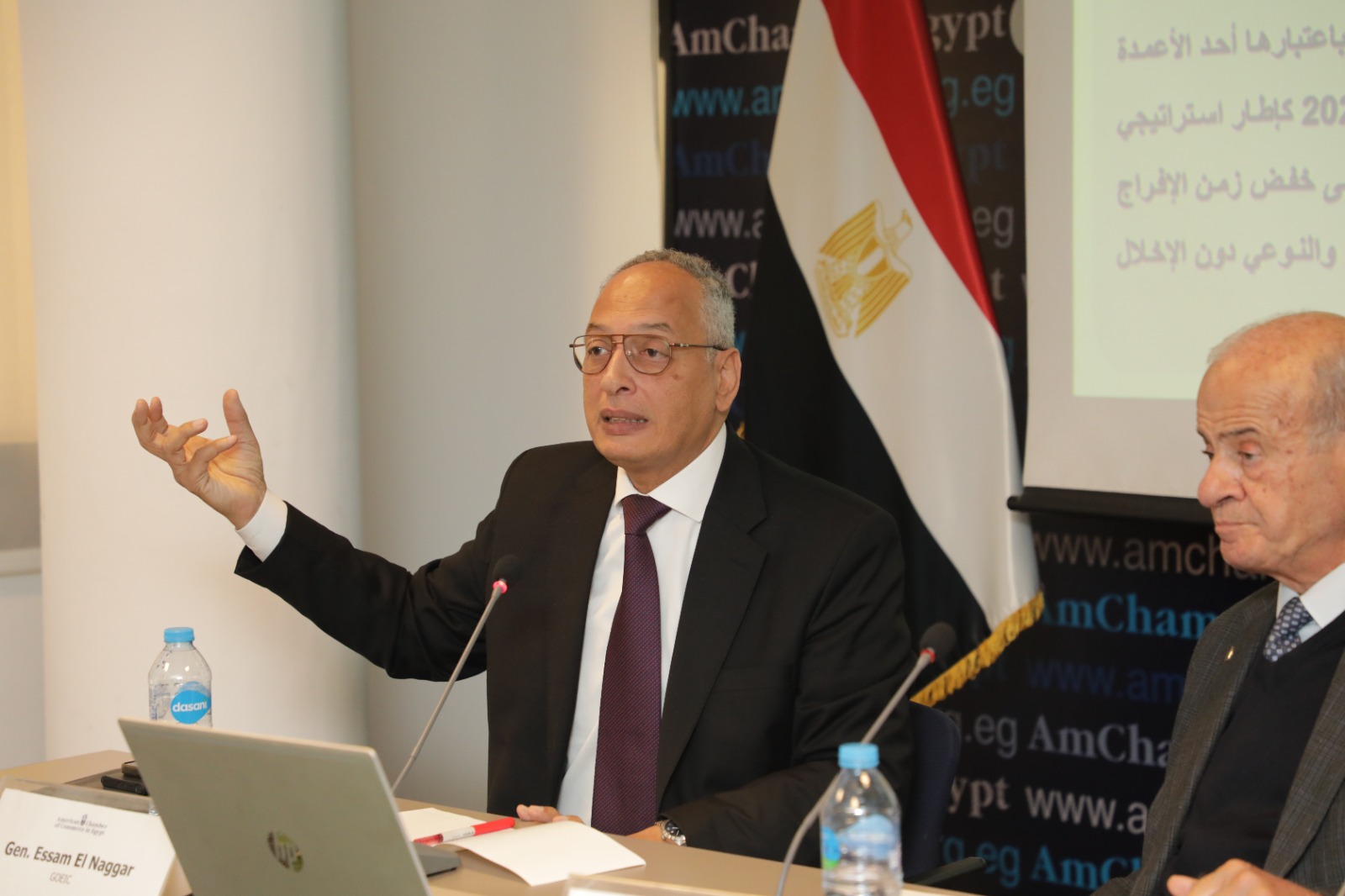 المهندس عصام النجار يلتقي أعضاء الغرفة التجارية الأمريكية بمصر في جلسة نظمتها لجنة الجمارك والضرائب ، لمناقشة جهود الهيئة فيما يتعلق بتيسير حركة التجارة وتشجيع الصادرات المصرية وإزالة أي عقبات قد تعترض توسيع نطاق الصادرات المصرية.