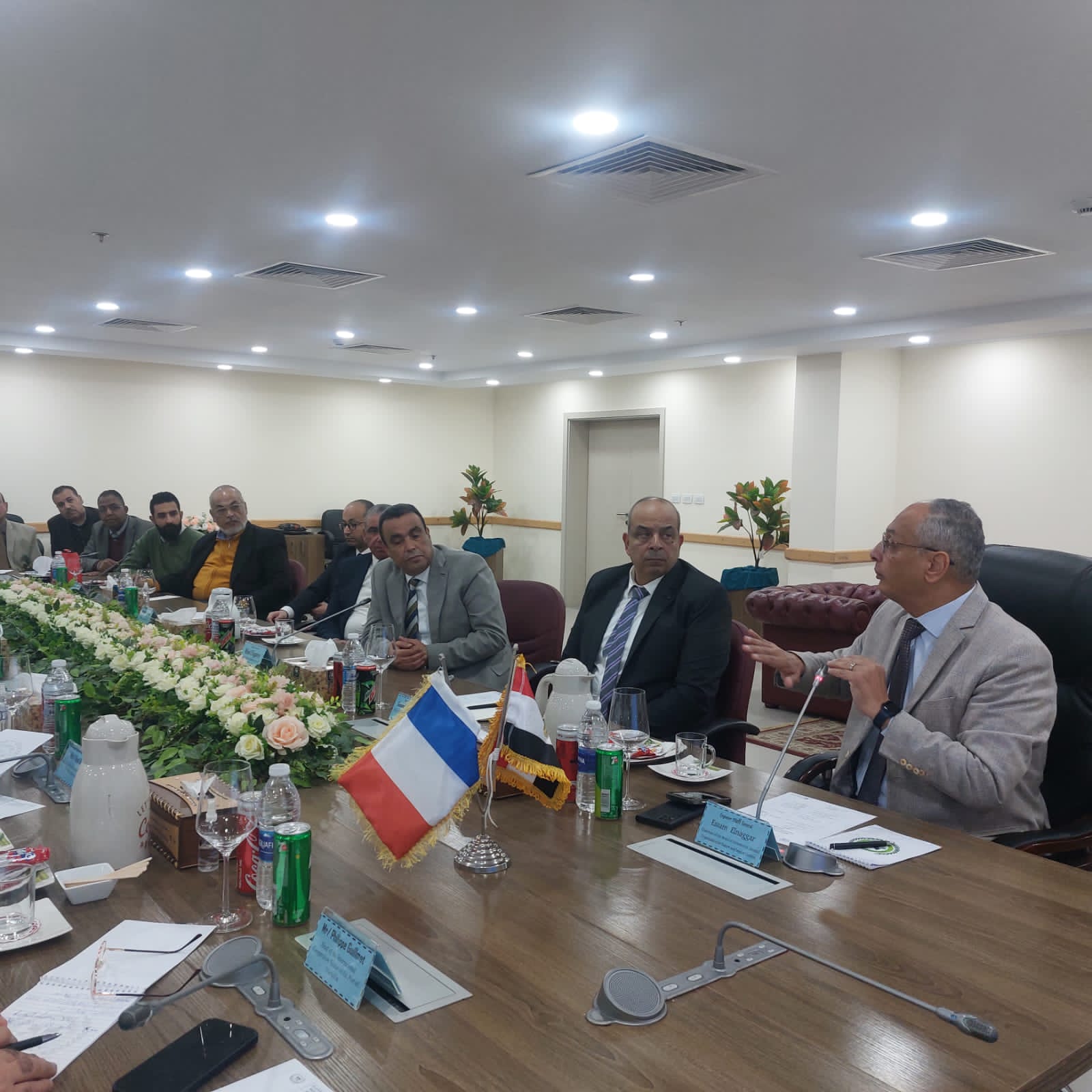 المهندس عصام النجار في زيارة ميدانية إلى فرع الهيئة بالإسكندرية والدخيلة  لمتابعة سير العمل ، كما شملت الزيارة عقد اجتماع مع السادة  العاملين بالمعامل الغذائية والكيميائية.