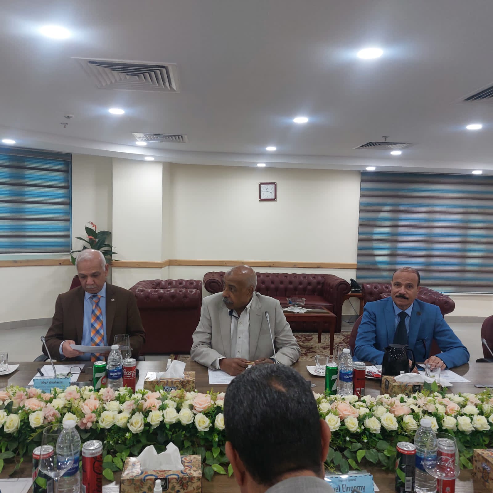 المهندس عصام النجار في زيارة ميدانية إلى فرع الهيئة بالإسكندرية والدخيلة  لمتابعة سير العمل ، كما شملت الزيارة عقد اجتماع مع السادة  العاملين بالمعامل الغذائية والكيميائية.