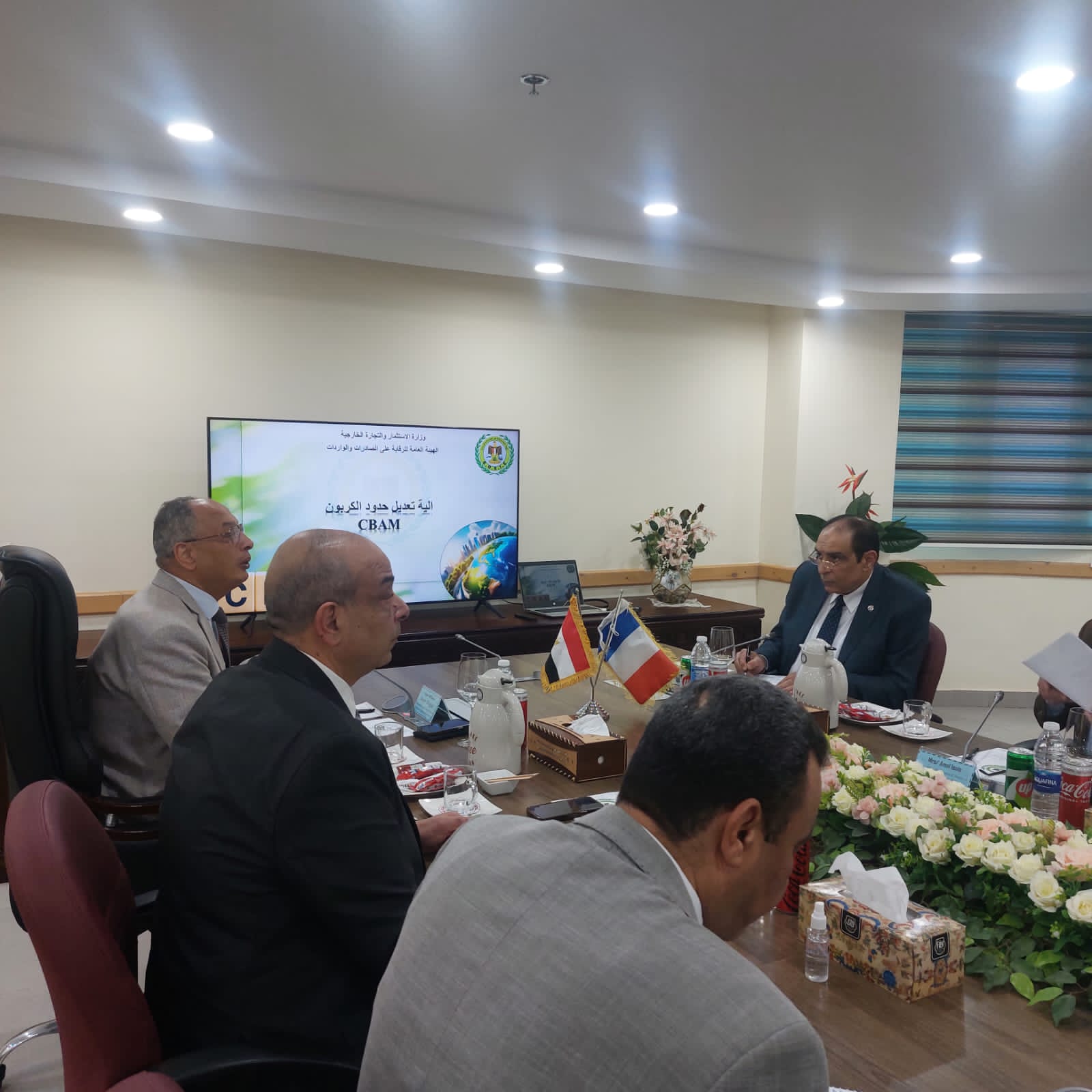 المهندس عصام النجار في زيارة ميدانية إلى فرع الهيئة بالإسكندرية والدخيلة  لمتابعة سير العمل ، كما شملت الزيارة عقد اجتماع مع السادة  العاملين بالمعامل الغذائية والكيميائية.