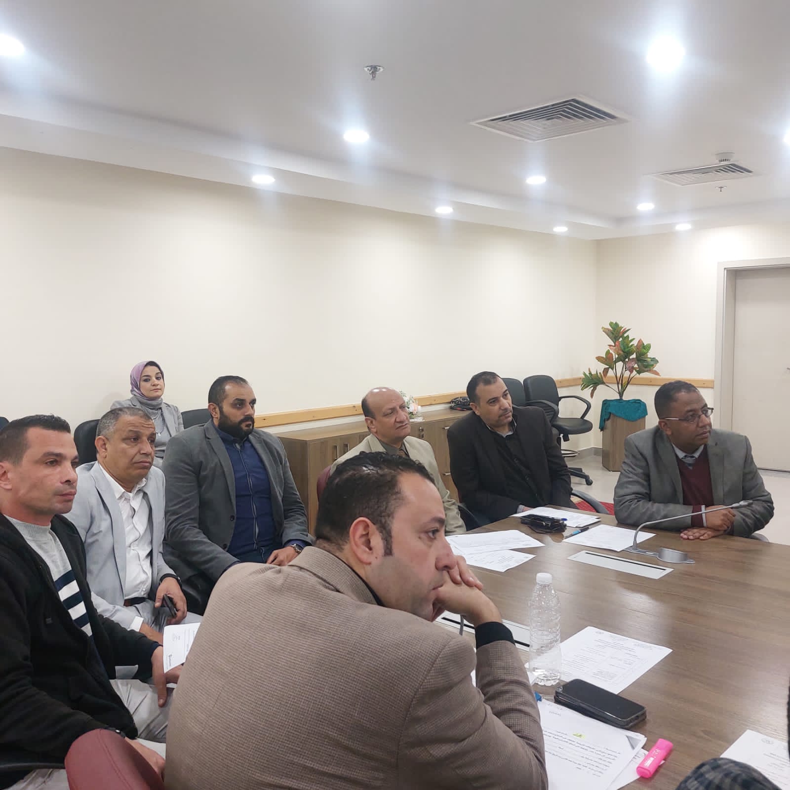 المهندس عصام النجار في زيارة ميدانية إلى فرع الهيئة بالإسكندرية والدخيلة  لمتابعة سير العمل ، كما شملت الزيارة عقد اجتماع مع السادة  العاملين بالمعامل الغذائية والكيميائية.