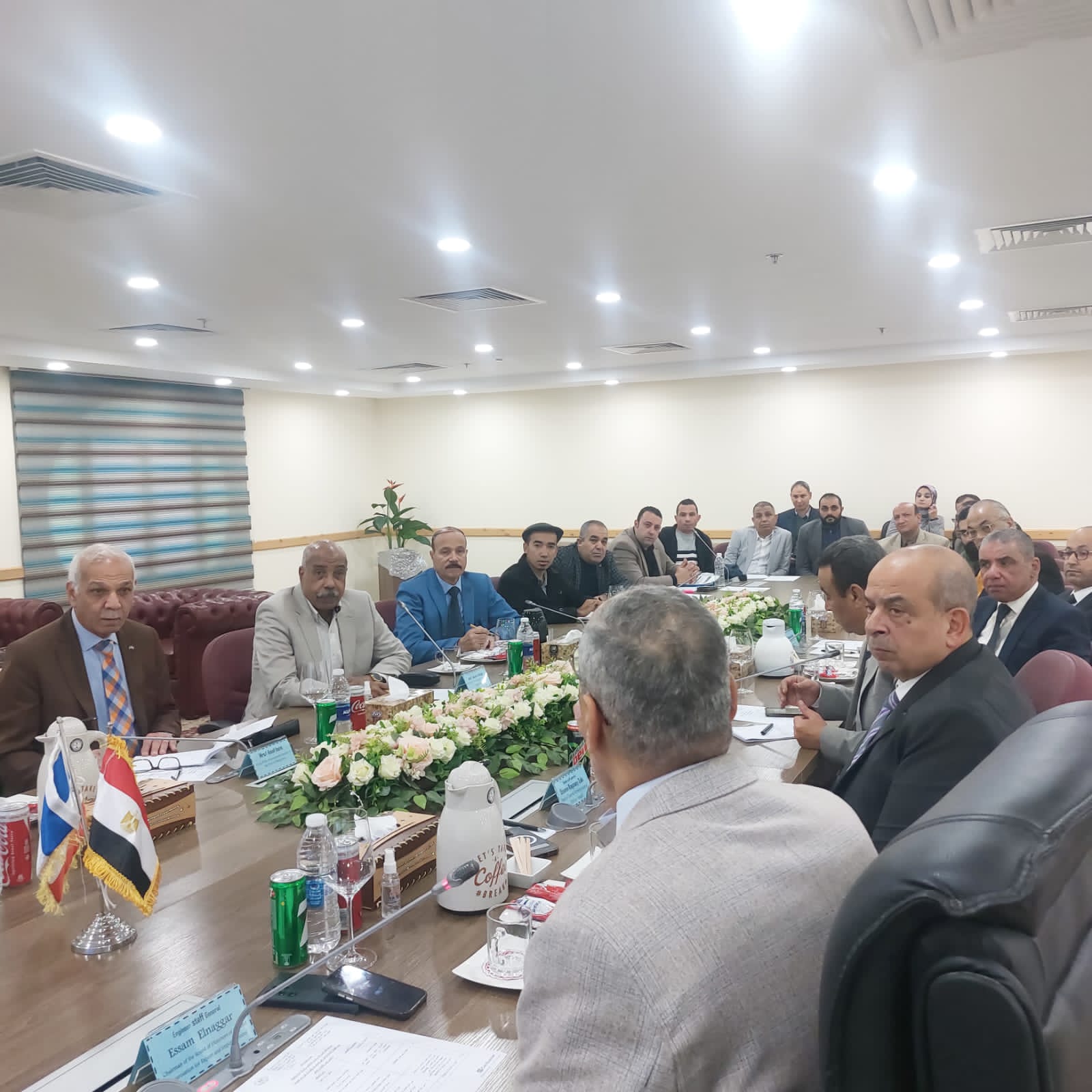 المهندس عصام النجار في زيارة ميدانية إلى فرع الهيئة بالإسكندرية والدخيلة  لمتابعة سير العمل ، كما شملت الزيارة عقد اجتماع مع السادة  العاملين بالمعامل الغذائية والكيميائية.