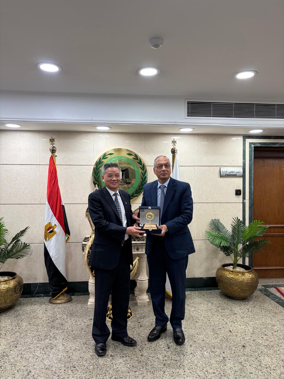 رئيس الهيئة العامة للرقابة على الصادرات والواردات يلتقي المدير العام لمكتب الصناعة والأمن والرقابة على الاستيراد والتصدير الصيني لبحث تعزيز التعاون الفني.