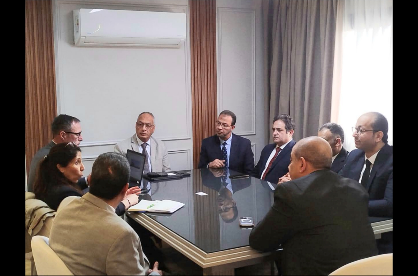 رئيس الهيئة العامة للرقابة على الصادرات والواردات يبحث مع ممثلي ميناء مارسيليا تعزيز التعاون، وتوقيع مذكرة تفاهم لدعم الممرات اللوجستية والتجارة الخضراء. ويأتي ذلك على هامش المؤتمر الدولي للنقل واللوجستيات MARLOG 15، الذي تنظمه الأكاديمية العربية للعلوم والتكنولوجيا والنقل البحري.