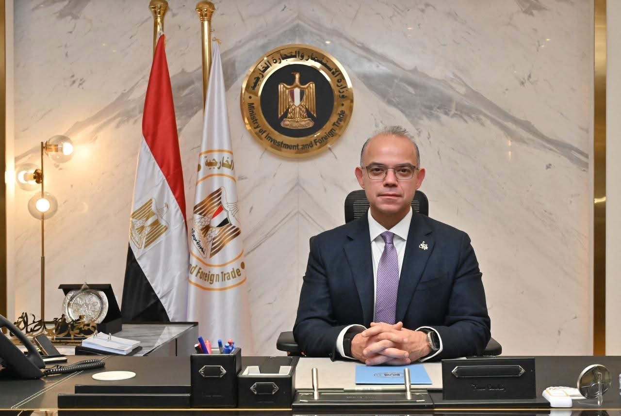 وزير الاستثمار والتجارة الخارجية يوجه باستمرار عمل منظومة الإفراج الجمركي خلال عطلة عيد الفطر المبارك .