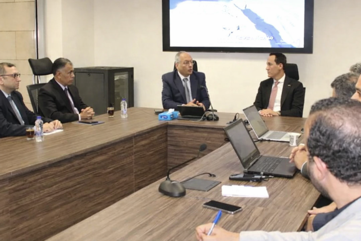 الرقابة على الصادرات والواردات وجهاز تنمية التجارة الداخلية يتفقان على الربط الإلكتروني لتعزيز كفاءة الخدمات الحكومية.